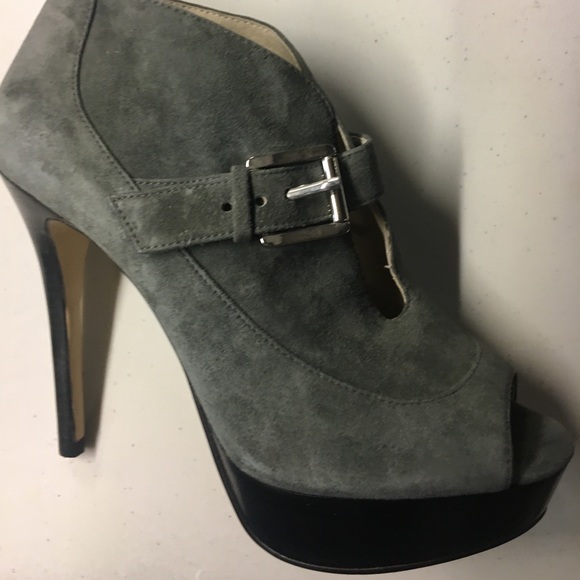 Michael Kors gray suede heel Size 8 - Picture 2 of 4